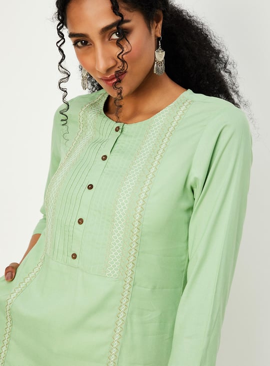 Women Embroidered Kurta with Pocket