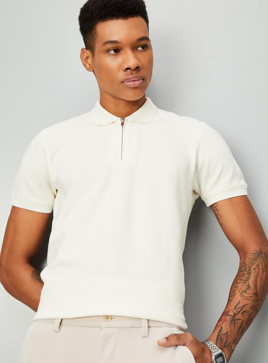 Men Textured Zipper Polo T-shirt