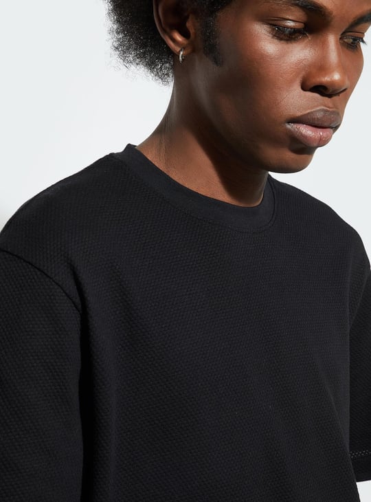 URB_N Men Regular Fit Textured T-shirt
