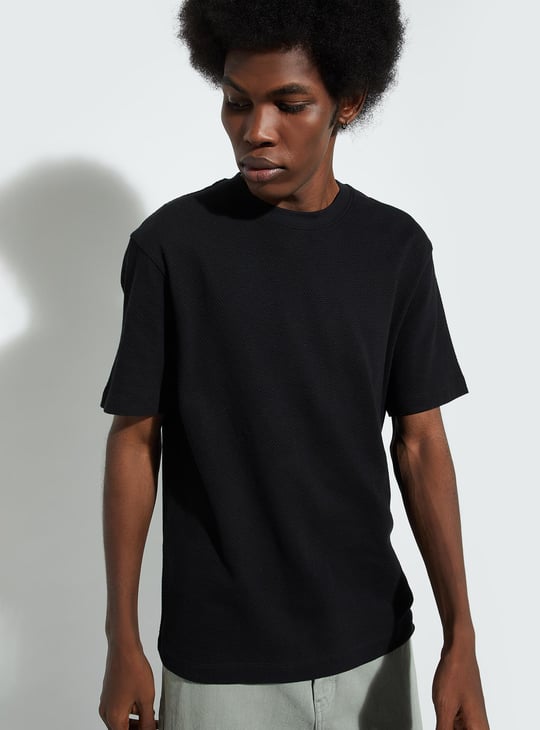 URB_N Men Regular Fit Textured T-shirt