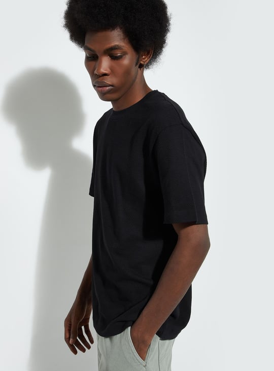 URB_N Men Regular Fit Textured T-shirt