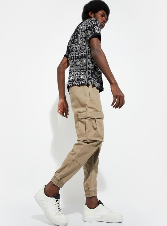URB_N Men Relaxed Fit Cargo Joggers