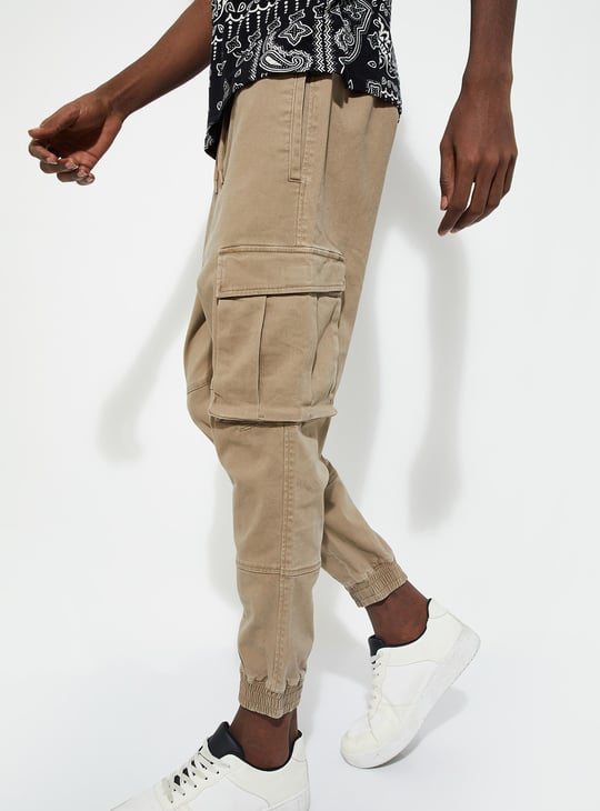 URB_N Men Relaxed Fit Cargo Joggers Solid