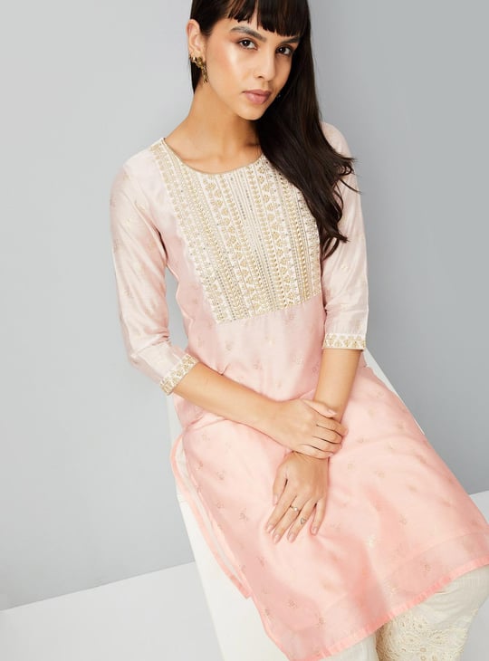 Women Embroidered Kurta with Pocket