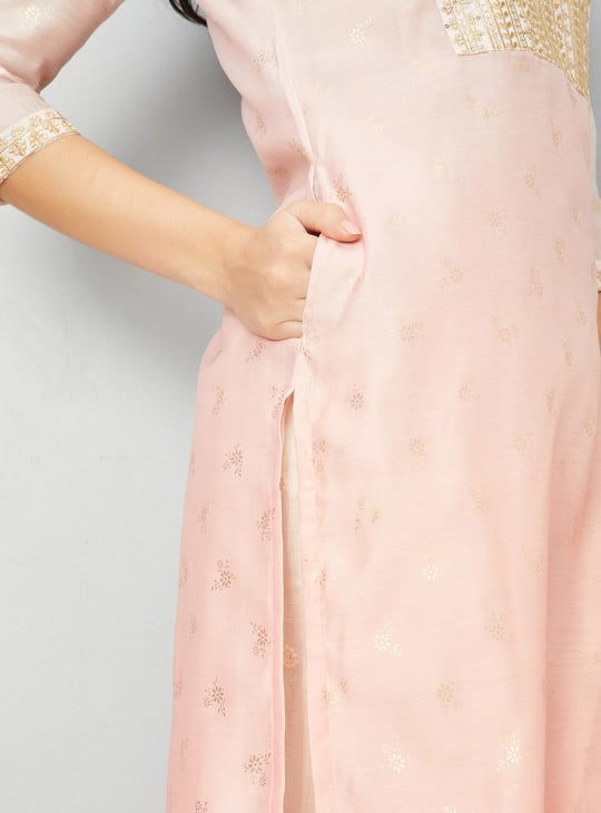 Women Embroidered Kurta with Pocket