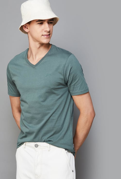 FAME FOREVER Solid Regular Fit T-shirt