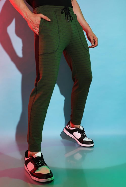 CAMPUS SUTRA Men Striped Elasticated Slim Fit Joggers