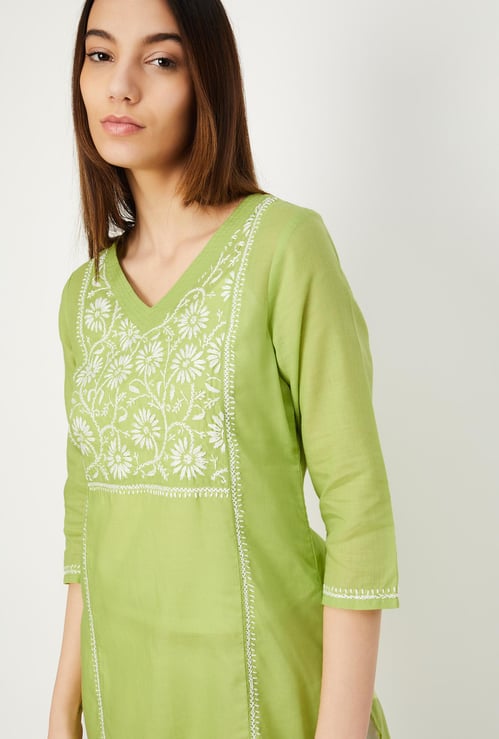 Women Chikankari Embroidered Straight Kurta