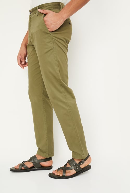 Men Solid Straight Fit Chinos