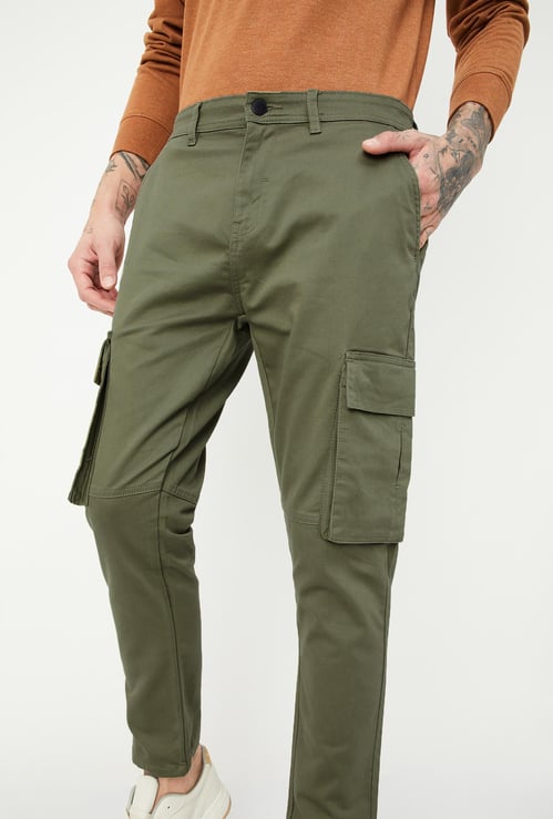 Men Solid Carrot Fit Cargo Trousers