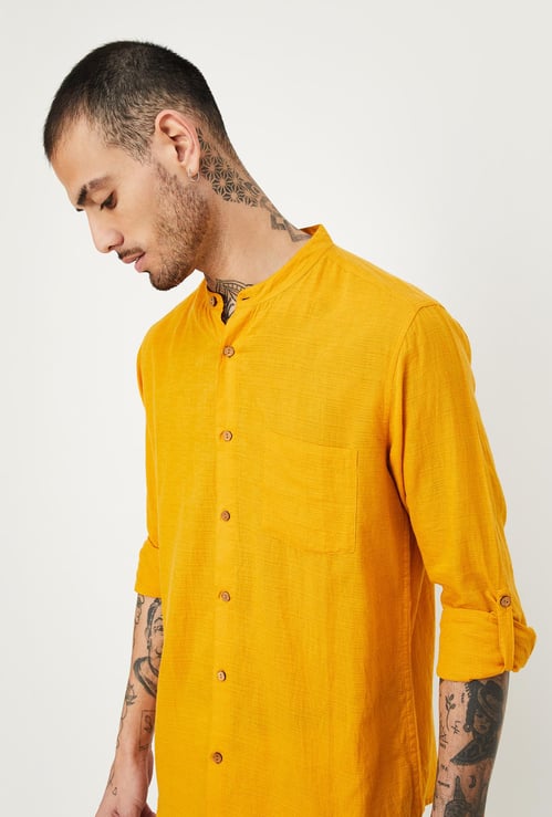 Men Solid Mandarin Collar Kurta
