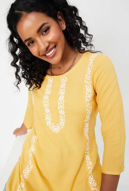 Women Chikankari Short Kurti