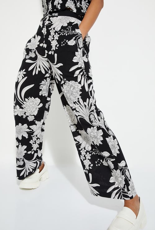 URB_N Women Floral Printed Flared Trousers