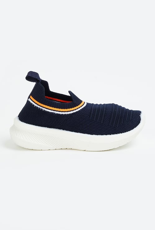 Boys Textured Slip-On Sports Shoes