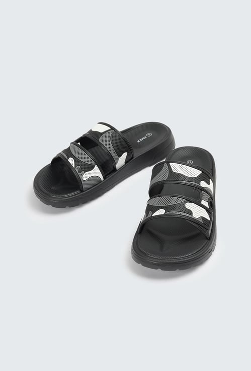 Men Colourblocked 3D Detailed Sliders