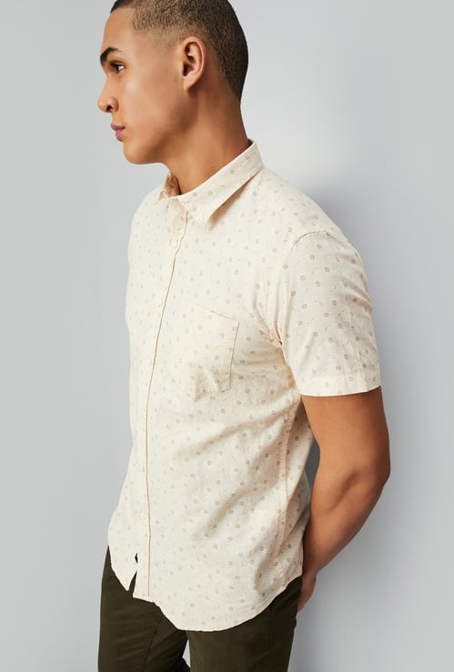 Men Printed Slim Fit Smart Casual Shirt