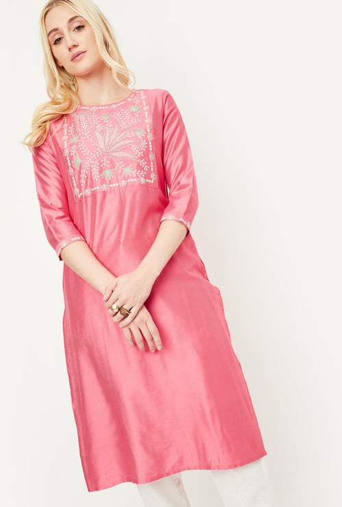 Women Embroidered Kurta with Pocket