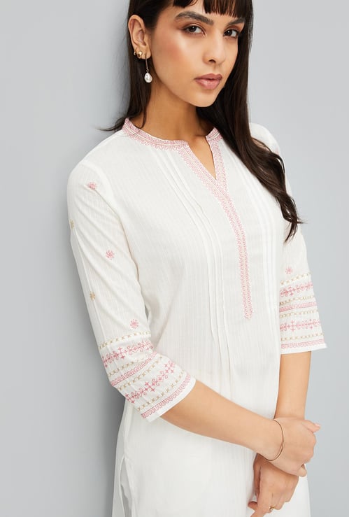 Women Embroidered Kurta with Pocket