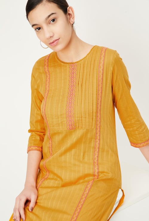 Women Embroidered Yoke Kurta with Pocket