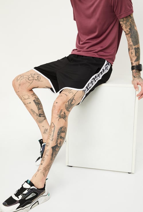 Men Printed Side Panel Active Shorts