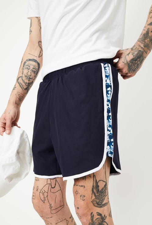 Men Printed Side Panel Active Shorts