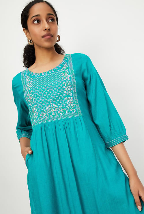 Women Embroidered Straight Kurta