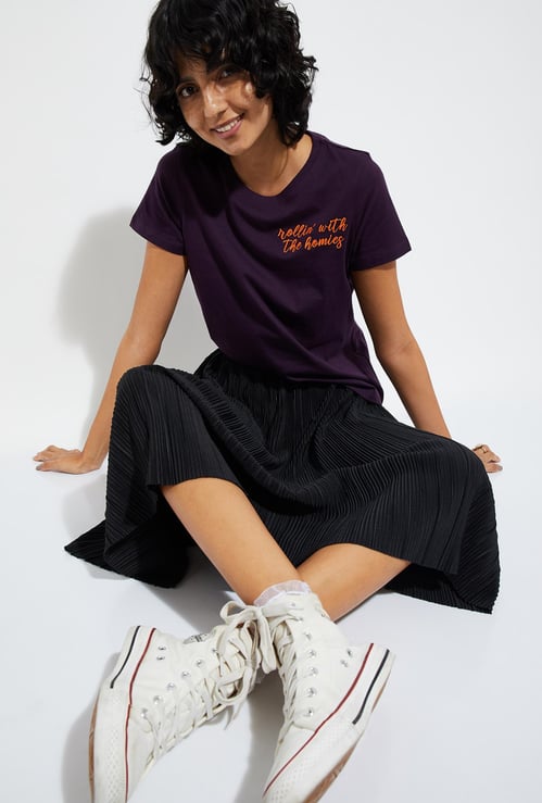 URB_N Women Embroidered T-shirt