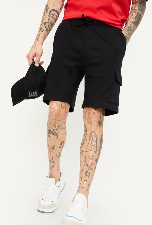 Men Solid Cargo Sports Shorts