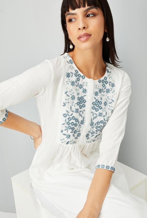 Women Embroidered Kurta with Pocket