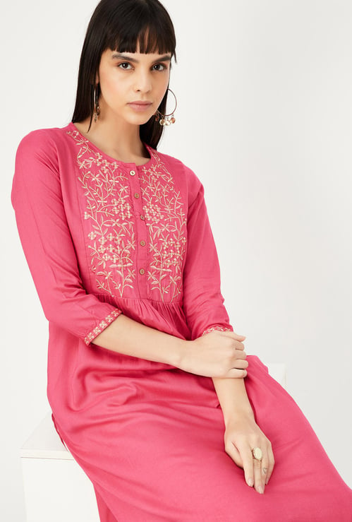 Women Embroidered Kurta with Pocket