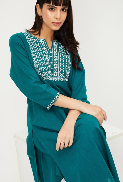 Women Embroidered Kurta with Straight Pants