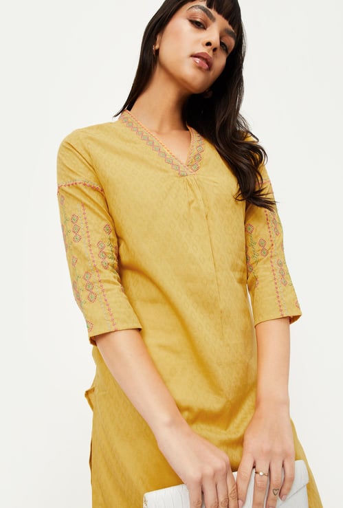 Women Embroidered Straight Kurta