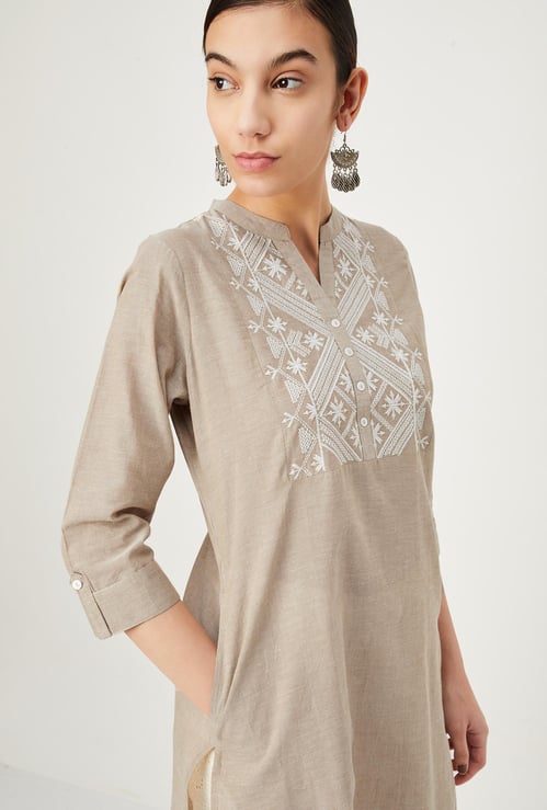 Women Embroidered Kurta with Pocket