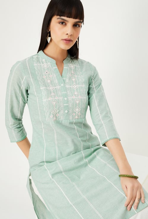 Women Embroidered Straight Kurta