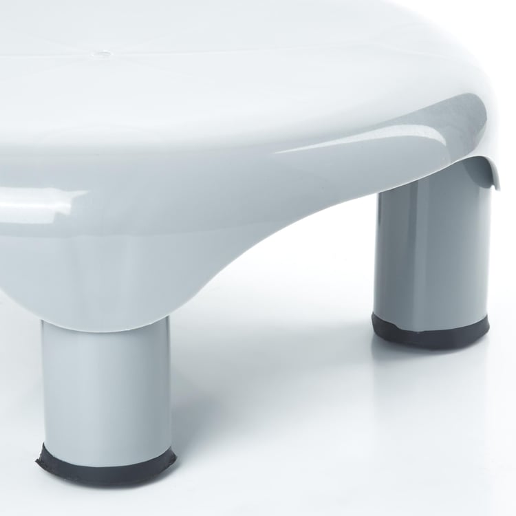 Omnia Idyllic Polypropylene Step Stool