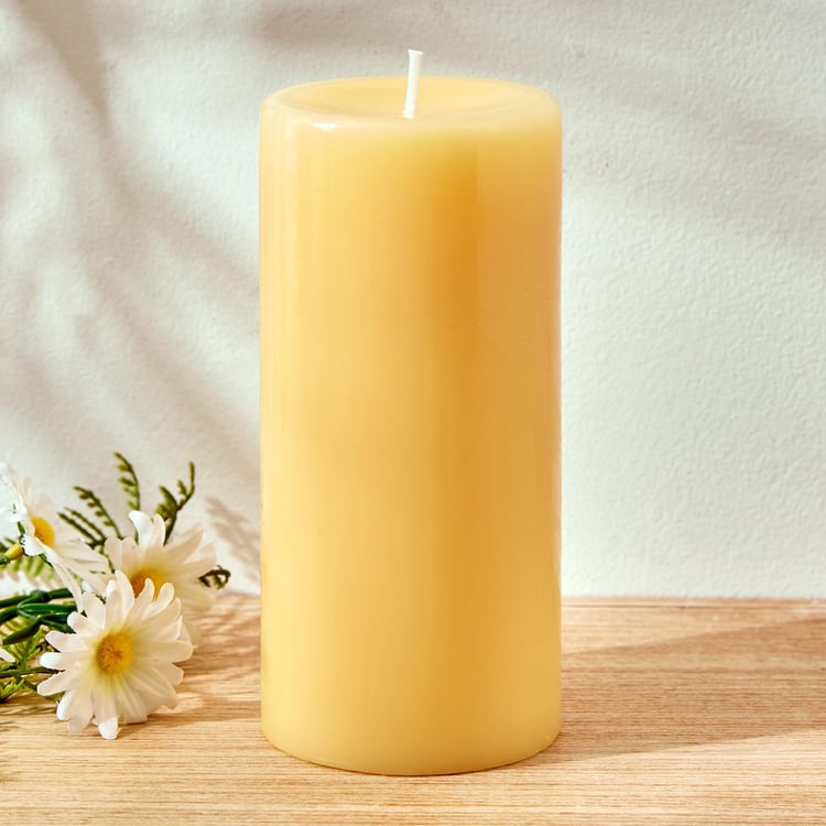 Colour Refresh Lemon Grass Scented Pillar Candle