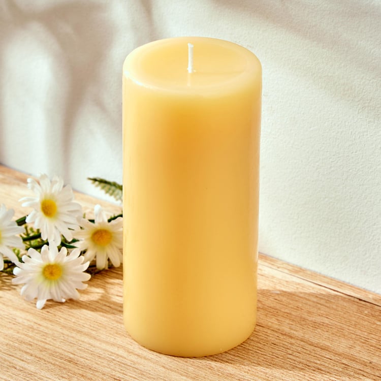 Colour Refresh Lemon Grass Scented Pillar Candle