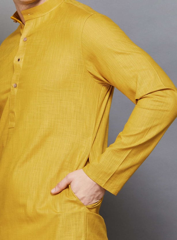MANYAVAR Men Solid Straight Kurta