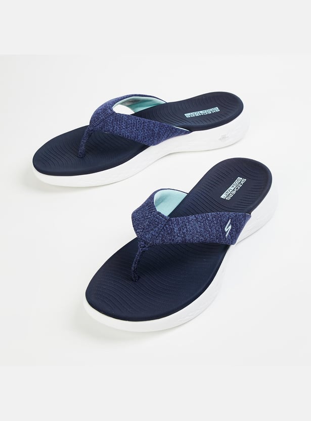 SKECHERS Women Goga Mat Flip-Flops