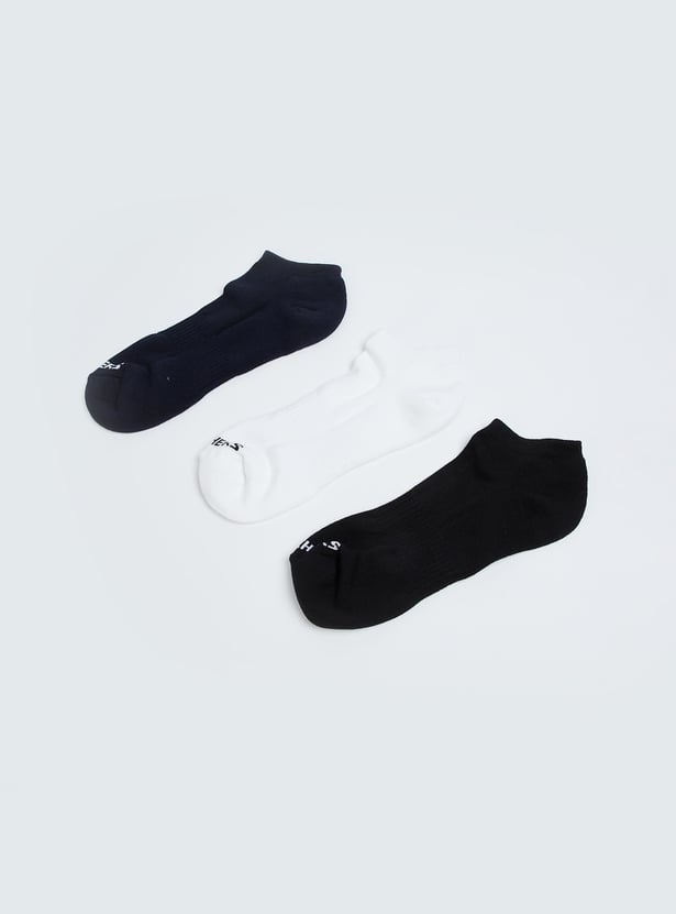 SKECHERS Men Printed Ankle Length Socks- Pack of 3