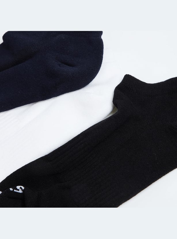 SKECHERS Men Printed Ankle Length Socks- Pack of 3
