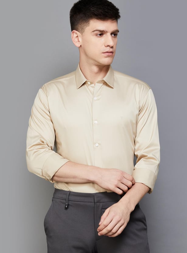 V DOT Men Solid Slim Fit Smart Casual Shirt