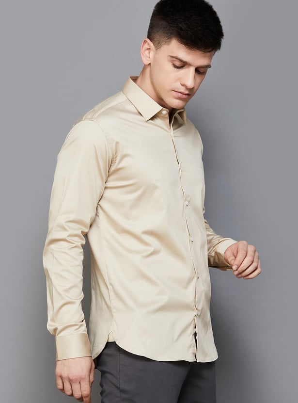 V DOT Men Solid Slim Fit Smart Casual Shirt
