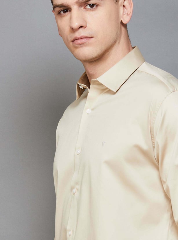 V DOT Men Solid Slim Fit Smart Casual Shirt
