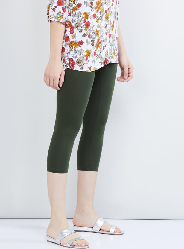 Women Solid Three-Fourth Leggings