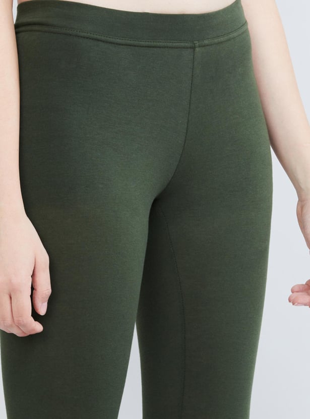 Women Solid Three-Fourth Leggings