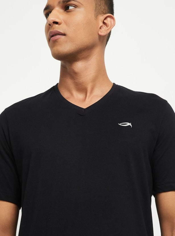 Men Solid Regular Fit V-Neck T-shirt