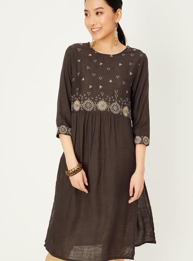 Women Embroidered Straight Kurta