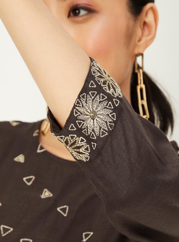 Women Embroidered Straight Kurta