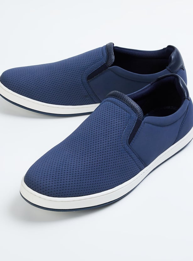 Men Solid Slip-On Casual Shoes